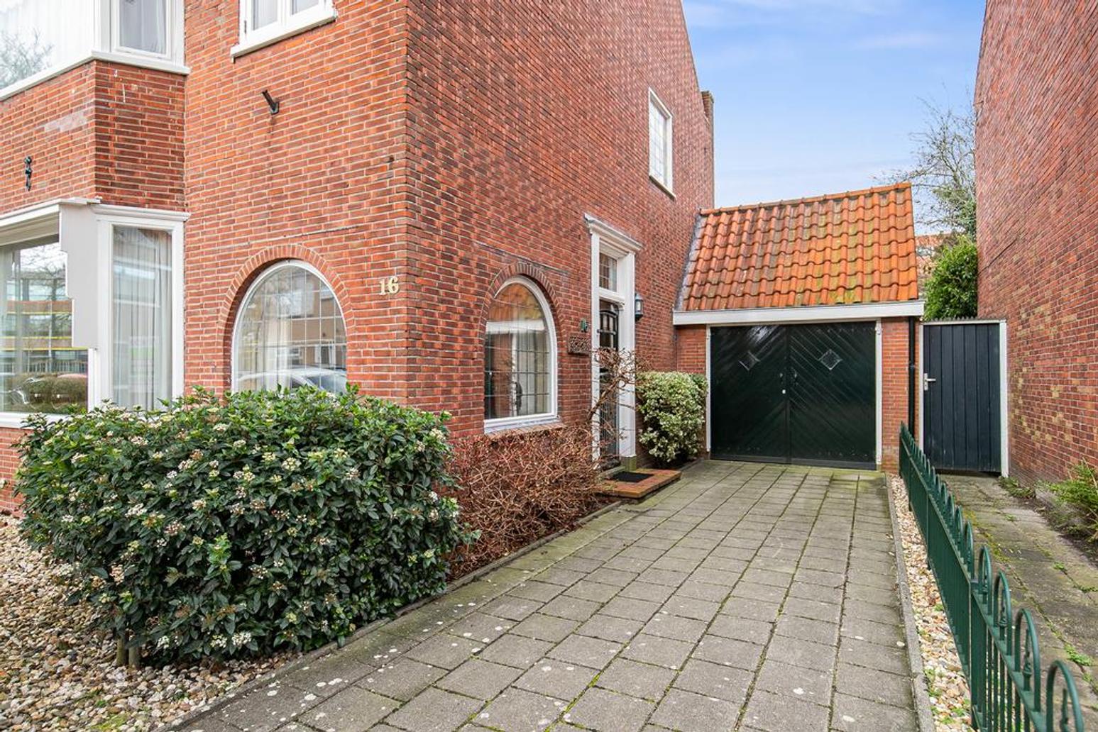 van Roonhuysestraat 16 in Leeuwarden